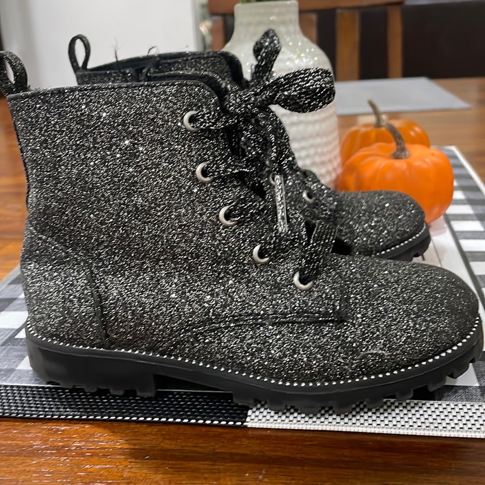 Size 11 girl sparkle boots like new